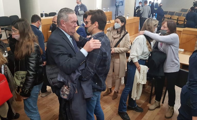 Marcelo Macarrón abrazó a sus hijos tras la absolución.