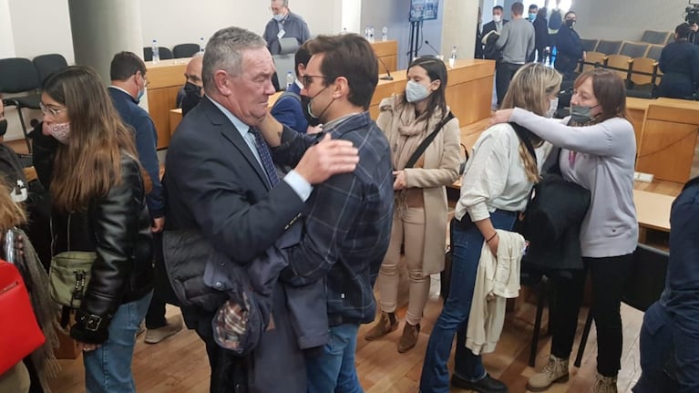 Marcelo Macarrón abrazó a sus hijos tras la absolución.