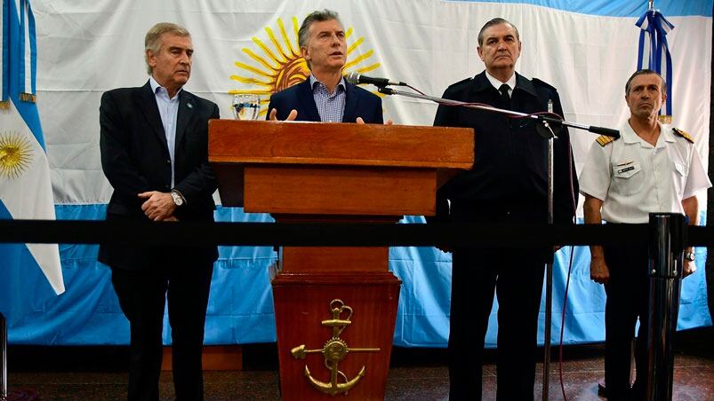 Marcelo Srur, junto a Aguad y Macri en una conferencia.