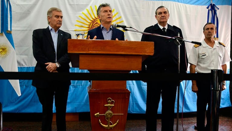 Marcelo Srur, junto a Aguad y Macri en una conferencia.
