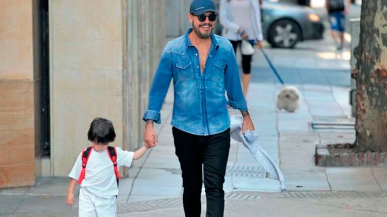 Marcelo Tinelli y Lolo yendo juntos a clases.