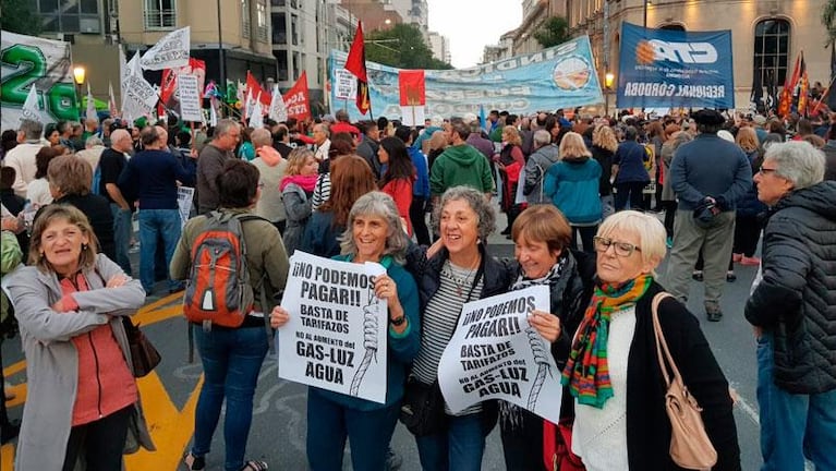 “Marcha de Antorchas” en Córdoba: protestaron contra los tarifazos