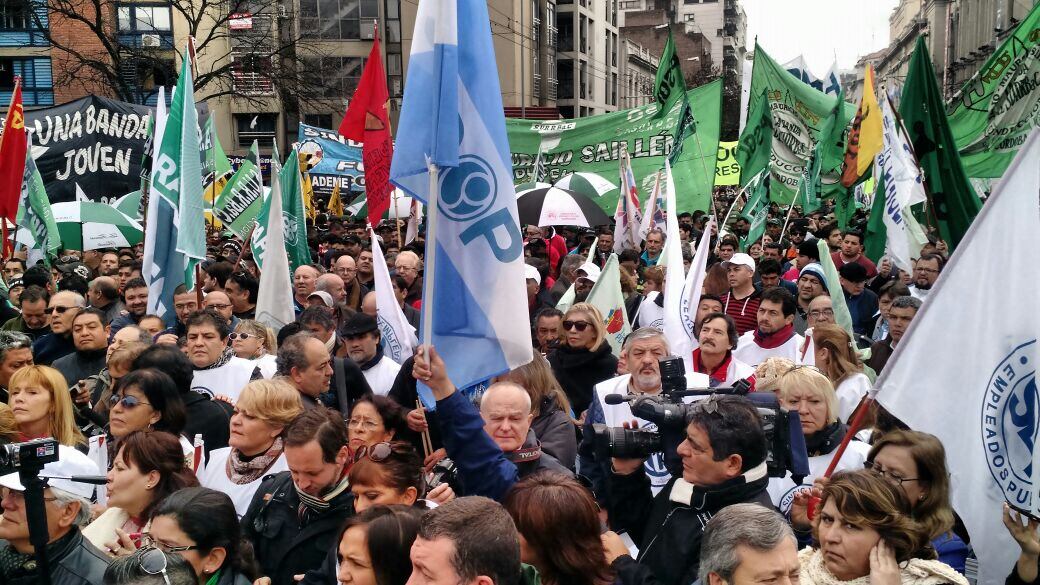 Marcha de estatales contra el ajuste y los tarifazos