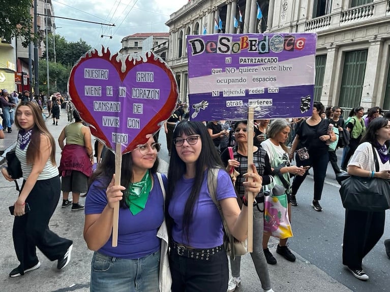 Marcha del 8M en Córdoba. (Lucas Buoncristiani / El Doce)