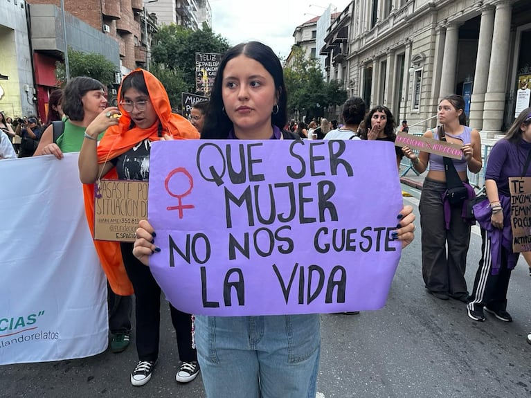 Marcha del 8M en Córdoba. (Lucas Buoncristiani / El Doce)