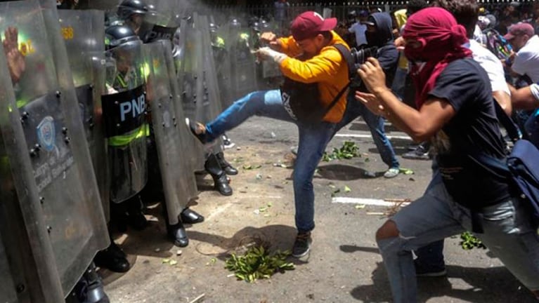 Marcha y represión en las calles de Caracas