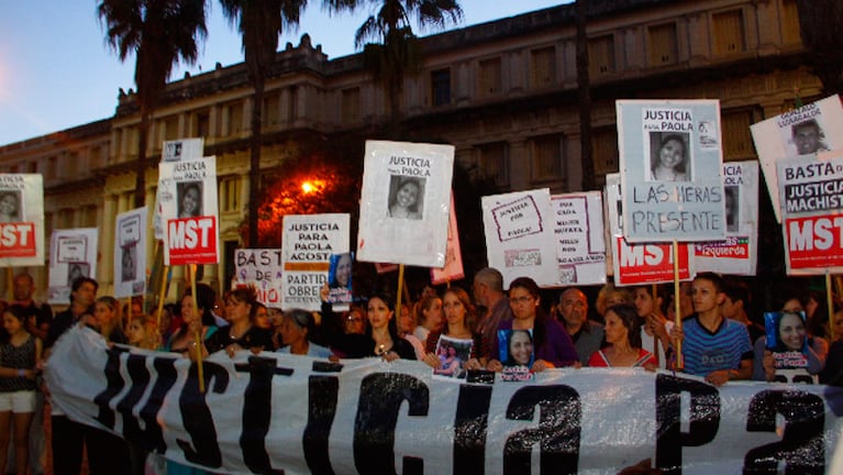 Marcharon hacia Tribunales I en pedido de justicia por la muerte de Paola Acosta. (Foto: La Voz del Interior)
