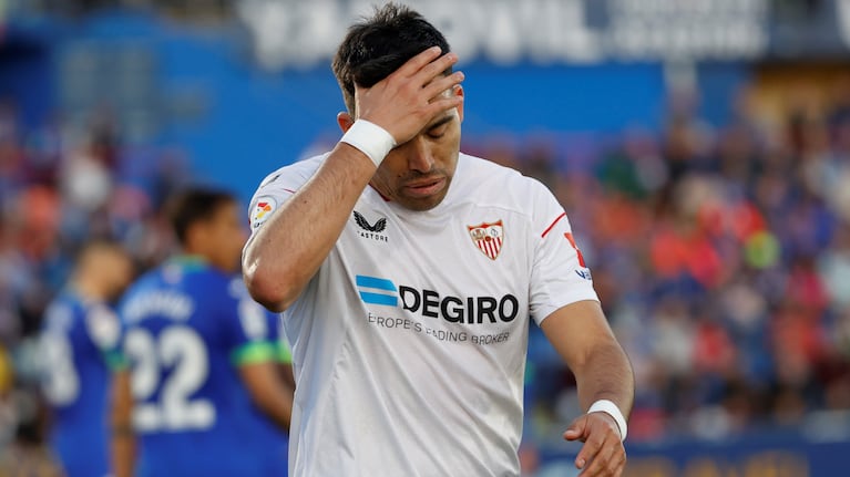 Marcos Acuña y un triste momento en el Sevilla-Getafe.