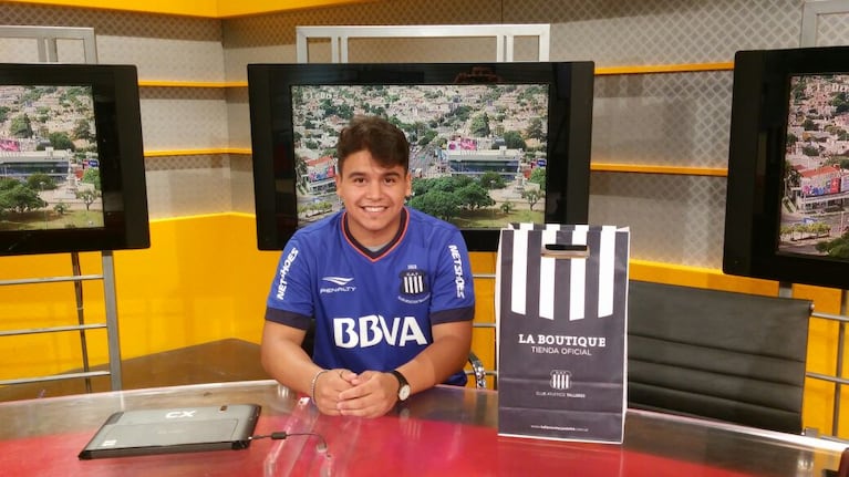 Marcos Monje visitó "El Doce" y se llevó la camiseta de Talleres.