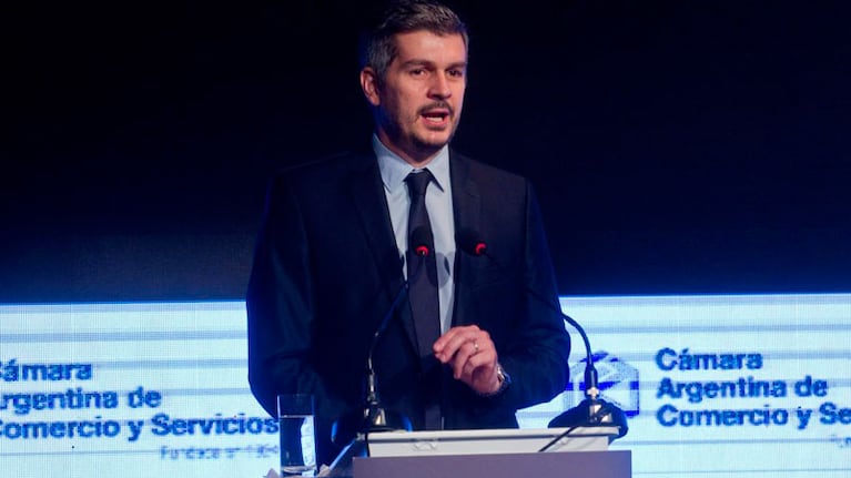 Marcos Peña en la exposición en el hotel Alvear.