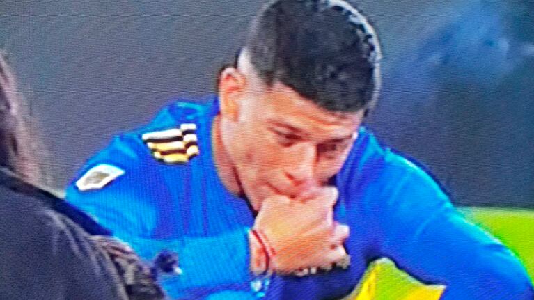 Marcos Rojo fumando un cigarrillo durante los festejos.