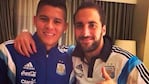 Marcos Rojo y Gonzalo Higuain disfrutaron de la noche del sábado.