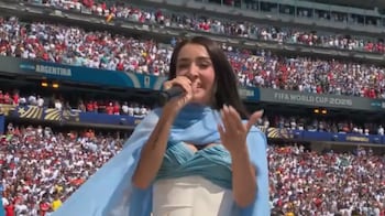 María Becerra en el Himno Nacional.