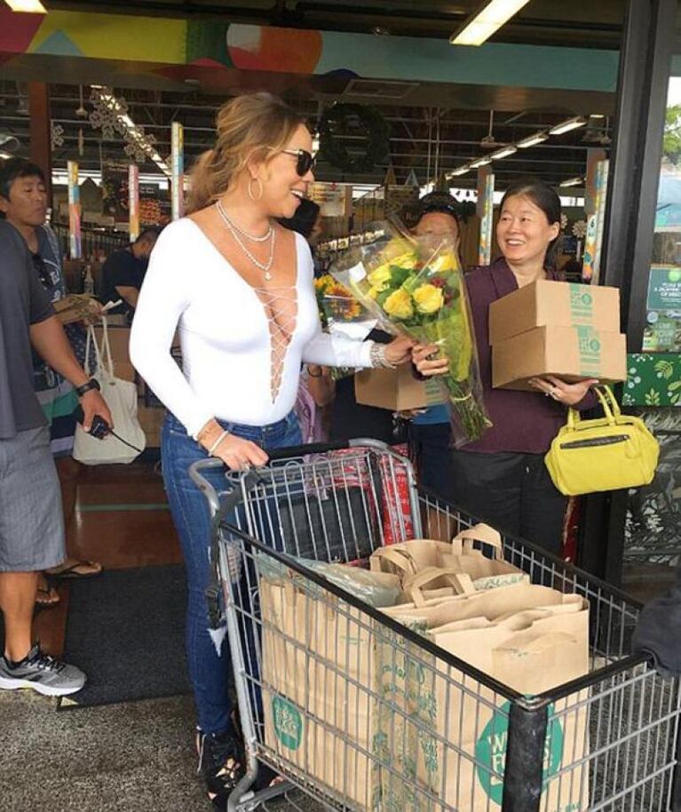 Mariah Carey fue de compras al supermercado en Hawaii