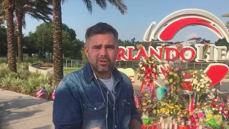 Mariano Cardarelli en la zona del boliche de la masacre de Orlando.