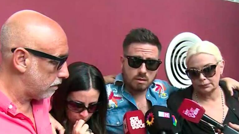 Mariano, Julieta, Fede y Carmen, a la salida de la clínica.