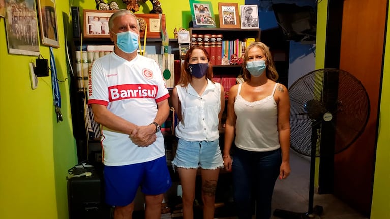 Maribel Oviedo y sus padres luego de tanta lucha. Foto: Néstor Ghino/ElDoce.tv.