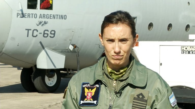 Mariela Santamaría, la única argentina que pilotea un Hércules