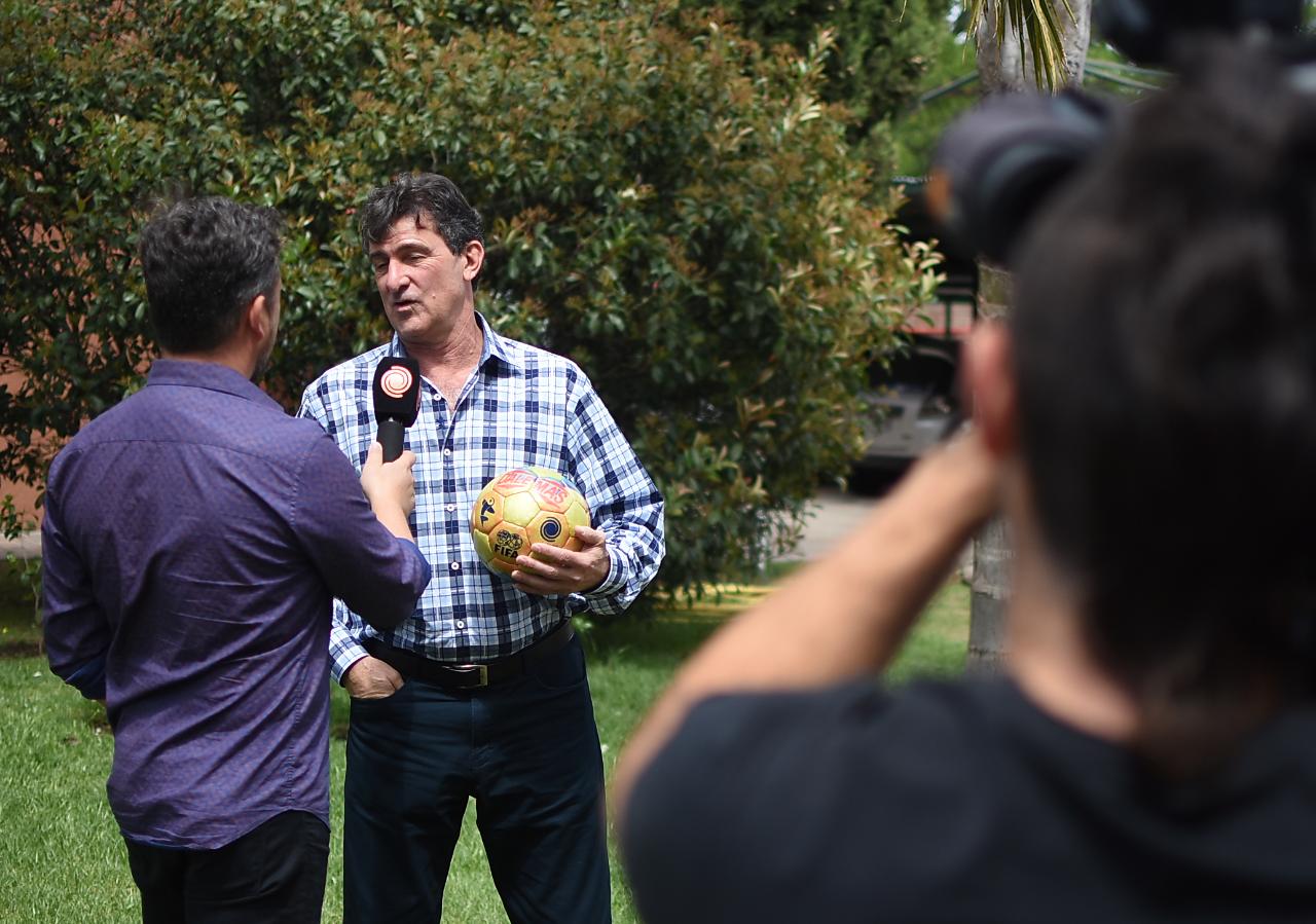 Mario Kempes presentó su autobiografía en Córdoba.