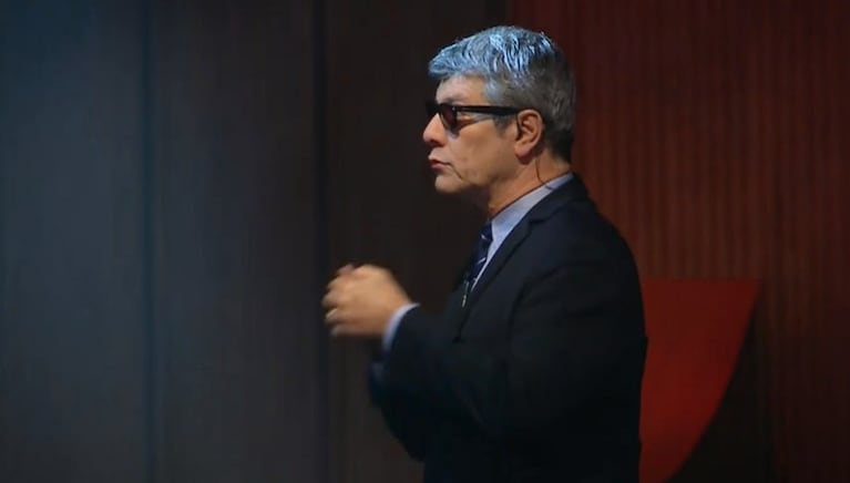 Mario Pergolini ingresó con un clásico de Maiden.