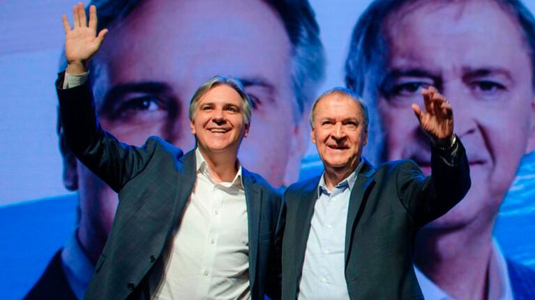 Martín Llaryora junto al gobernador y candidato Juan Schiaretti.
