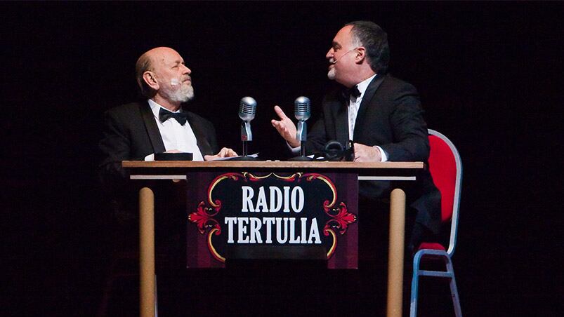 Martín O'Connor, en plena función con Les Luthiers.