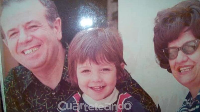 Martín Rolán y sus abuelos, Leonor y Miguel.