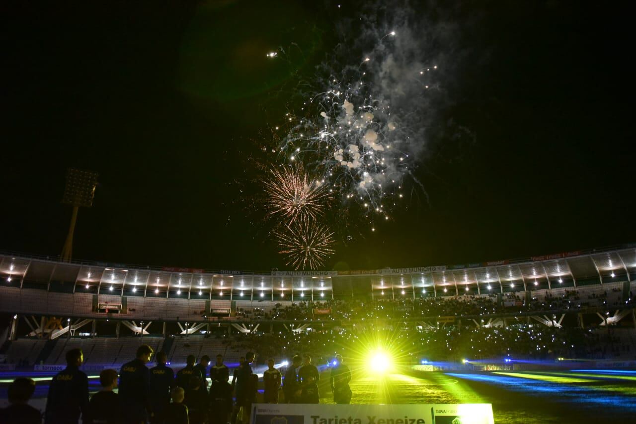 Más allá del resultado, se vivió una fiesta del fútbol en el Kempes. Foto: Lucio Casalla / ElDoce.tv