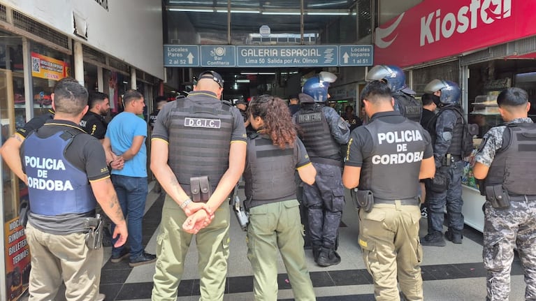 Más de 150 efectivos participaron del operativo. Foto: Juan Pablo Lavisse / ElDoce.