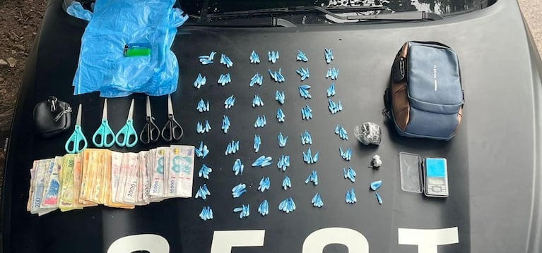 Más de 200 dosis y una piedra de cocaína tenía el hombre en su morral.