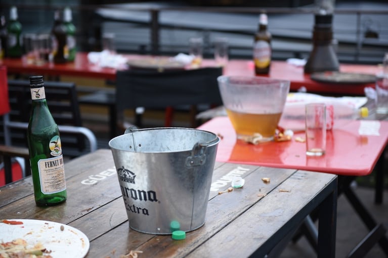 Más de 200 jóvenes fueron desalojados de una fiesta en plena emergencia sanitaria.