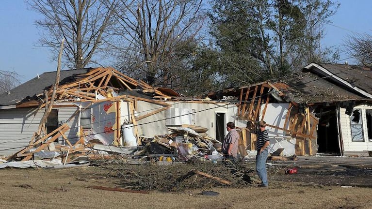 Más de 40 muertos por tornados e inundaciones en EE.UU.