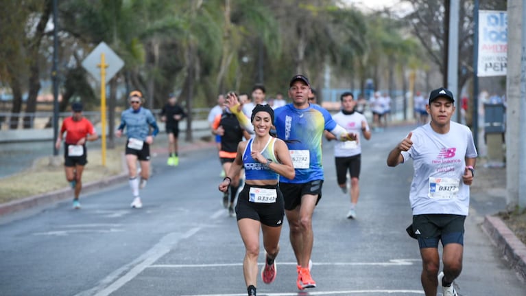 Más de 5 mil participantes corren por las calles de Córdoba.