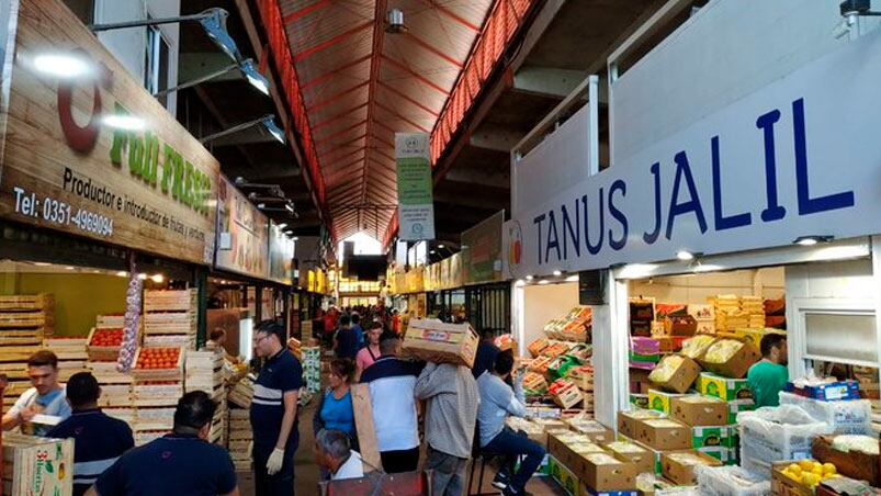 Más de 5 mil personas transitan a diario por el Mercado de Abasto de la ciudad de Córdoba.