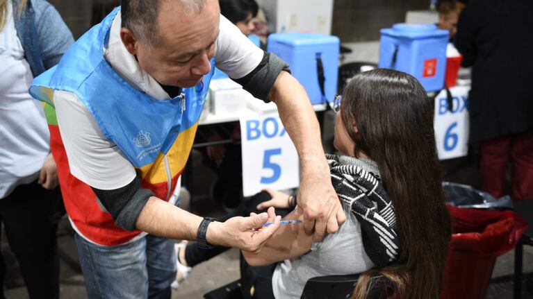 Más de 6 mil personas pasaron por los tres vacunatorios gratuitos.
