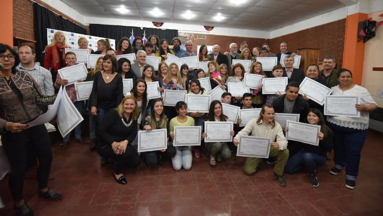 Más de cuarenta egresados recibieron su diploma, en la ciudad de La Falda.