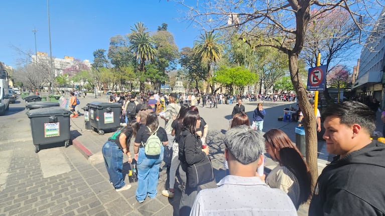 Más de medio kilómetro de fila para conseguir trabajo en Córdoba: “Que salga lo que sea”