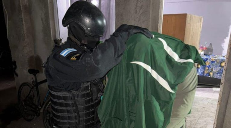 Más de mil dosis de droga, pesos y dólares: hay tres dealers detenidos tras allanamientos en Córdoba