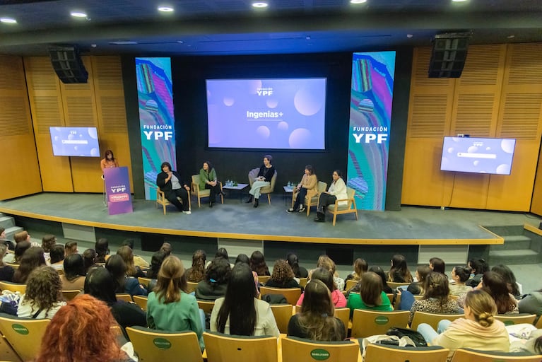 Más Mujeres en tecnología: Fundación YPF capacitó en programación y desarrollo web a 850 mujeres