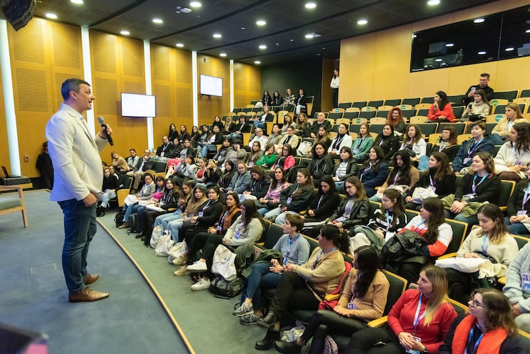 Más Mujeres en tecnología: Fundación YPF capacitó en programación y desarrollo web a 850 mujeres