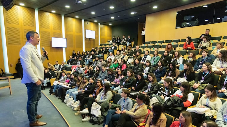 Más Mujeres en tecnología: Fundación YPF capacitó en programación y desarrollo web a 850 mujeres