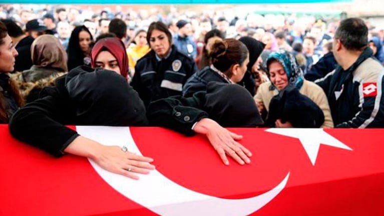 Masacre de Estambul: un turista sobrevivió gracias a su celular