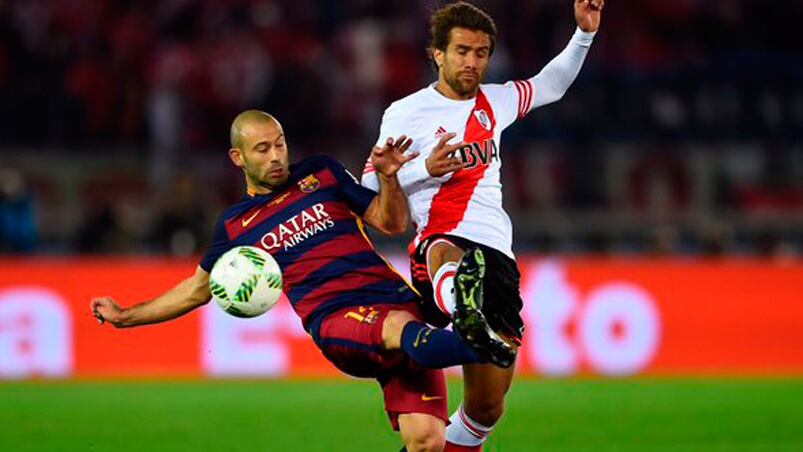 Mascherano se fue silbado por hinchas de River. 