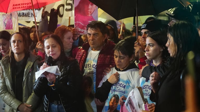 Masiva marcha de Ni Una Menos, con familiares de Agostina Vega encabezando la movilización.
