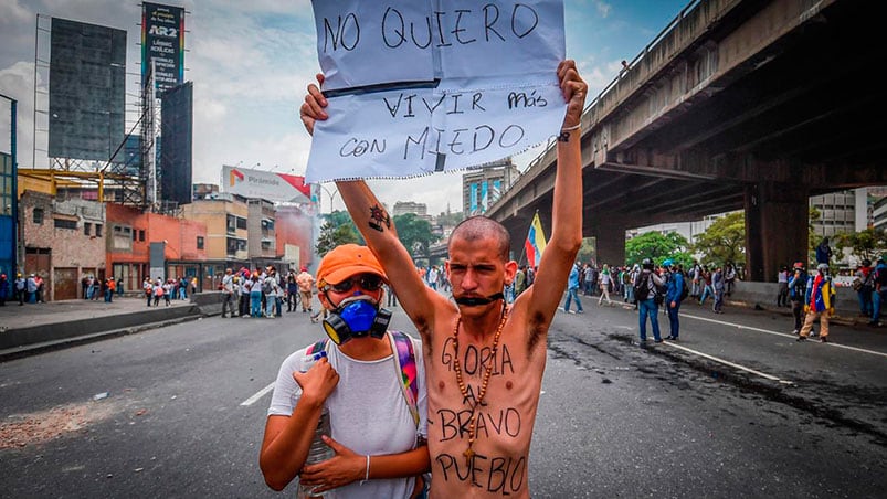 Masiva marcha opositora en Venezuela. Foto: AFP.