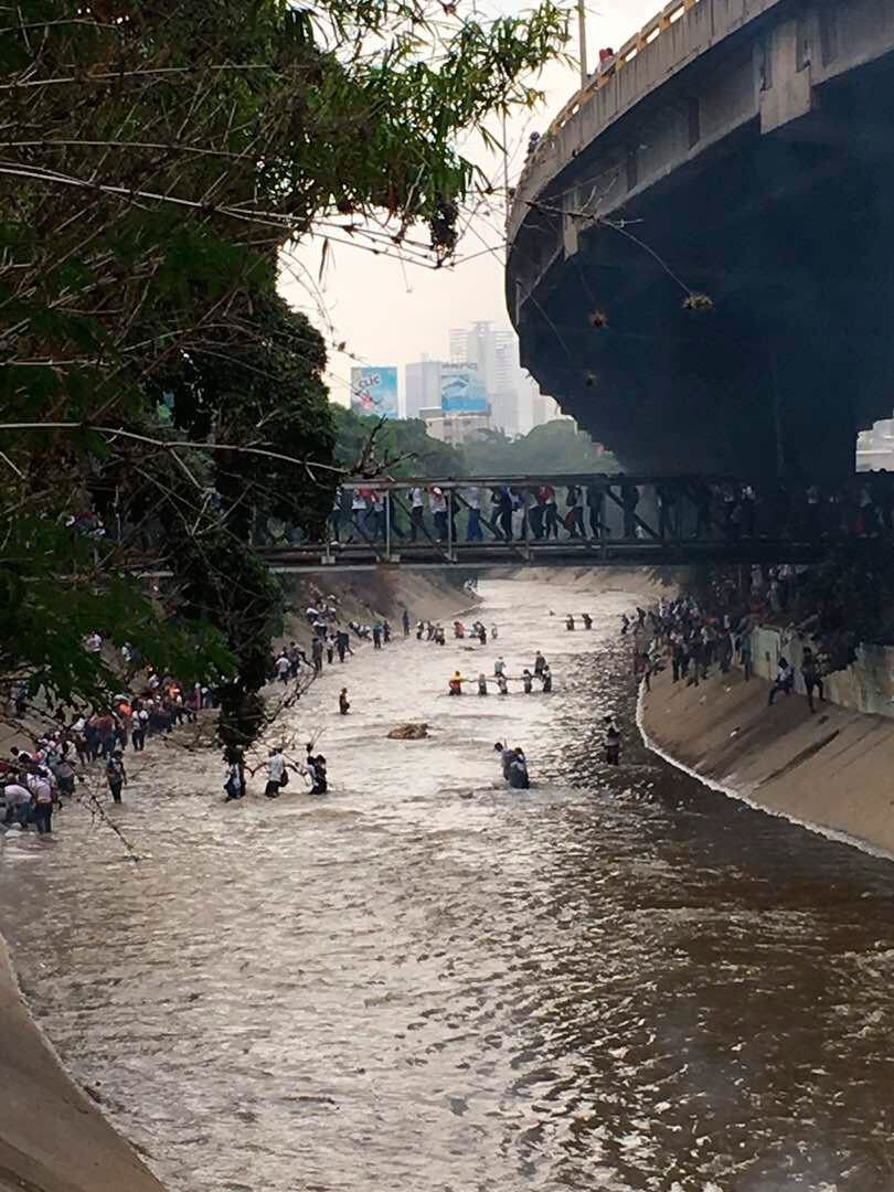 Masiva marcha opositora en Venezuela. Foto: cordobesa en Caracas.