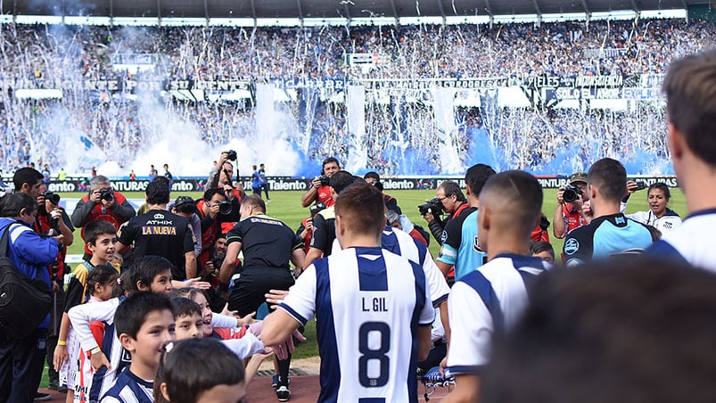 Matadores y Piratas regalaron un partido vibrante. Foto: Lucio Casalla / ElDoce.tv.