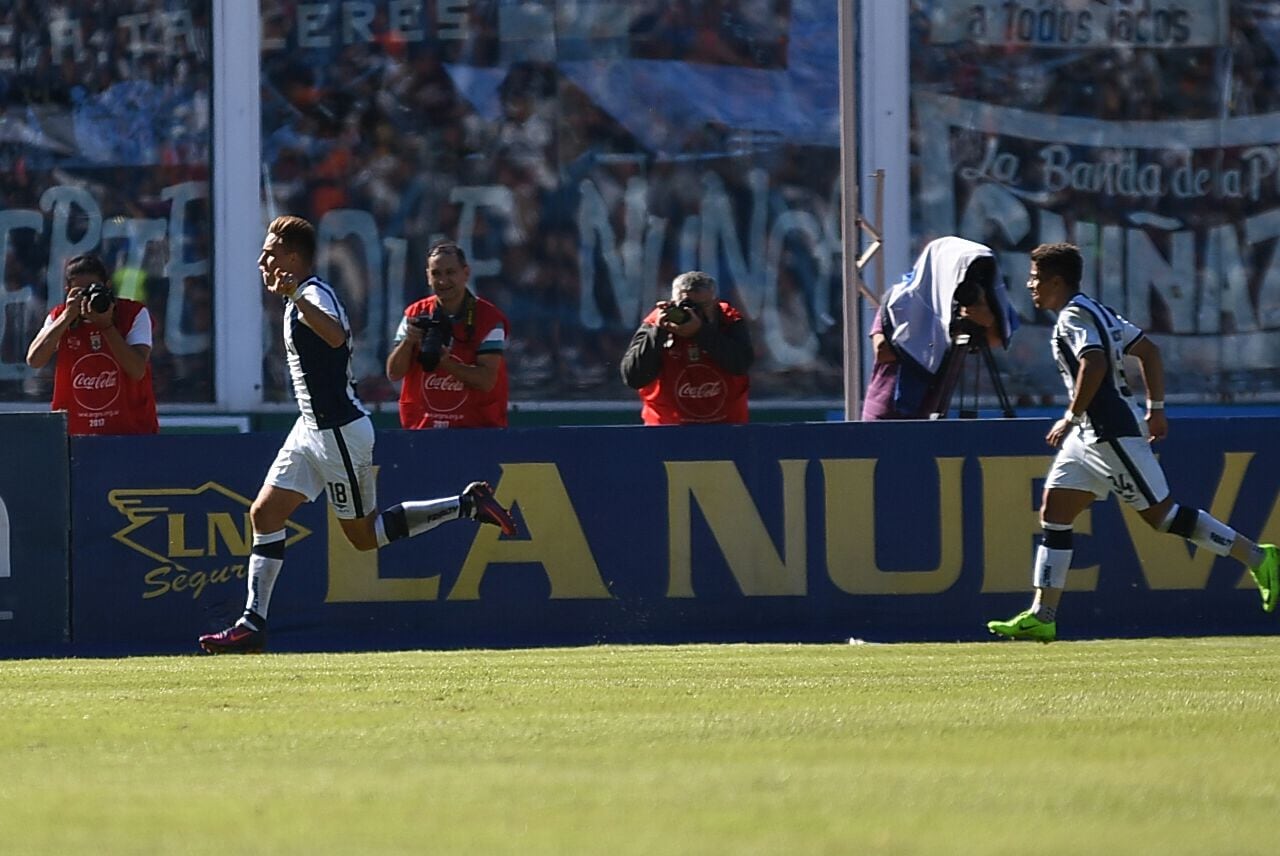 Matadores y Piratas regalaron un partido vibrante. Foto: Lucio Casalla / ElDoce.tv.