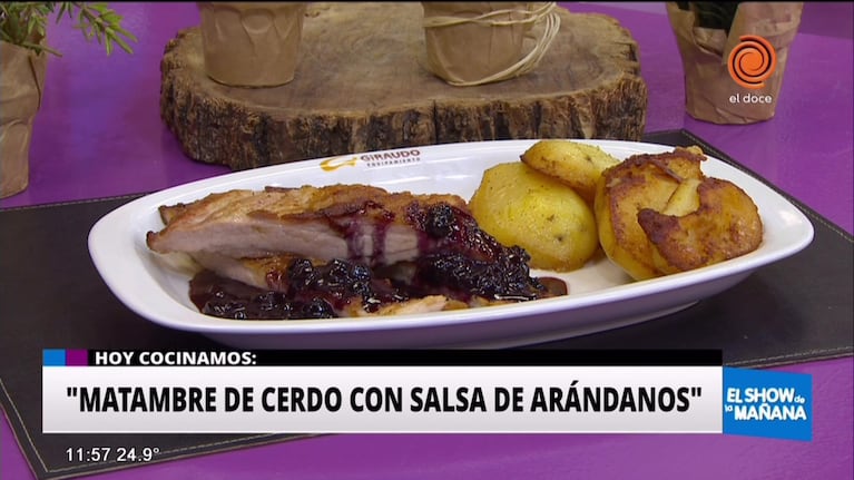 Matambre de cerdo con salsa de arándanos
