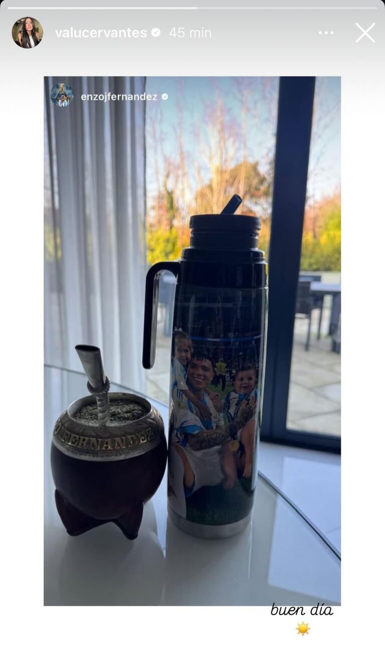 Mate y solcito: la foto del desayuno bien argentino de Enzo Fernández y Valu Cervantes en Londres